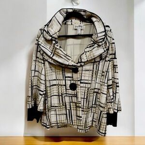 Elegant Joseph Ribkoff:
Black/GoldWhite Classic Trapeze Jacket
Size 14